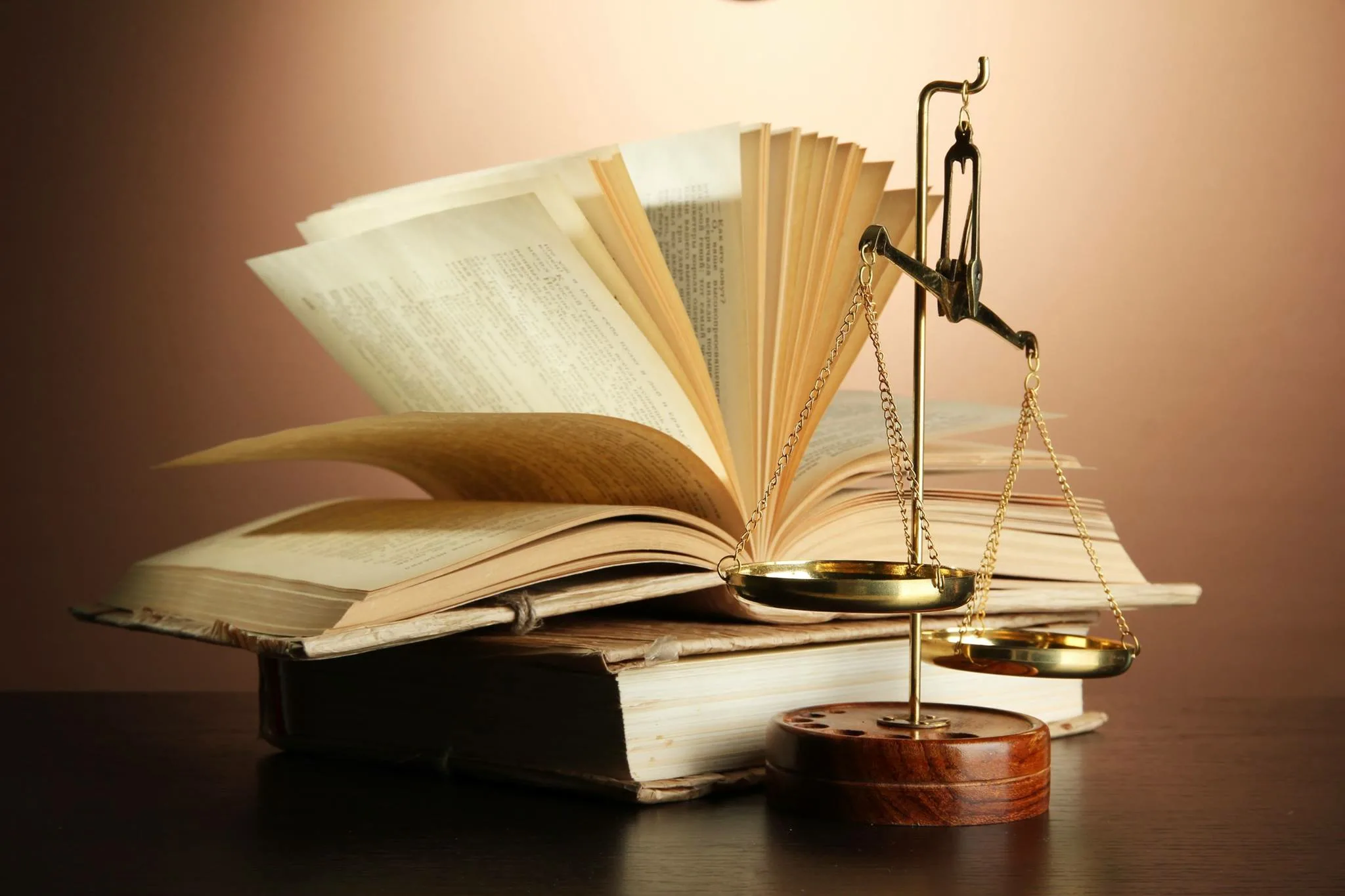 Boşanma Davasında Tazminat Nasıl Alınır?